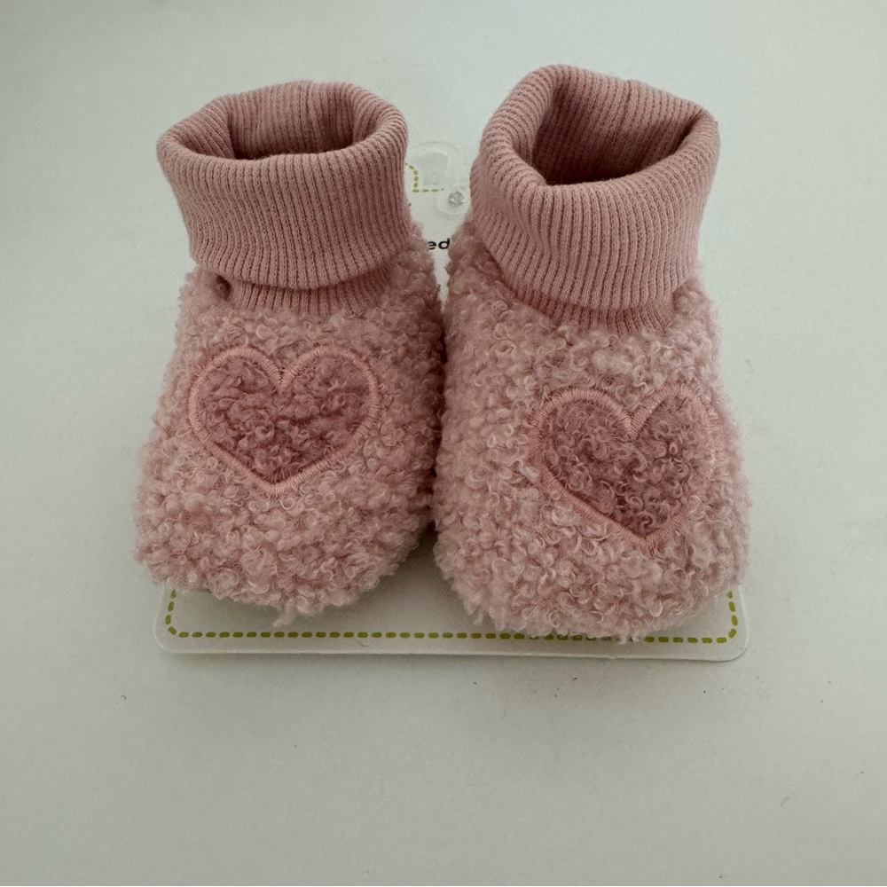 NWT First Steps by Stepping Stones 0-6 Months Pink Heart Knitted Booties